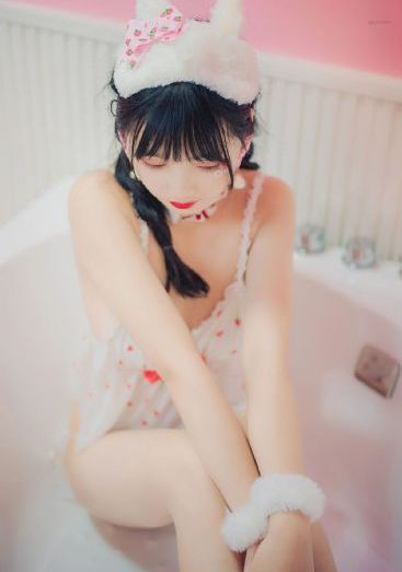 女大学生的沙龙室在线