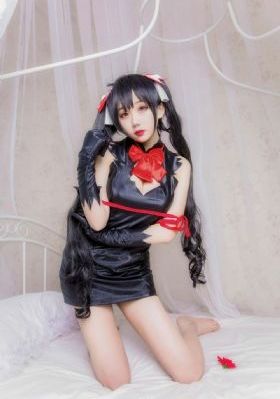 他掀开裙子舌头伸进去在线观看