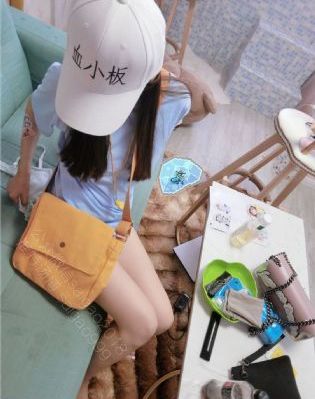 屈服在同学胯下的麻麻